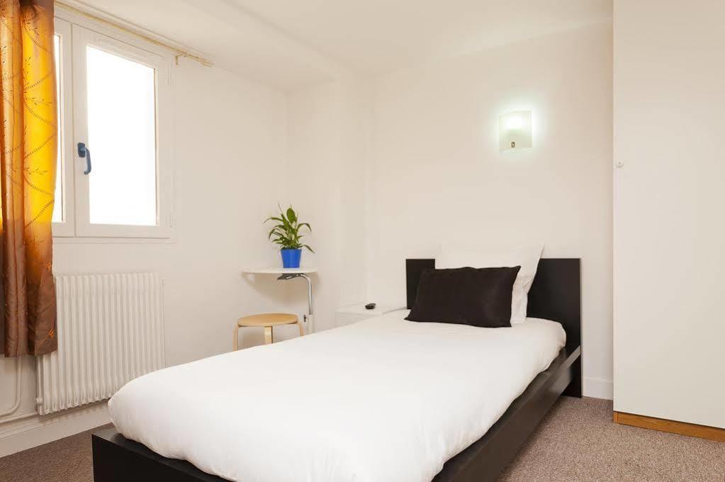 Hotel Petit Bastille Aulnay-sous-Bois Habitación foto